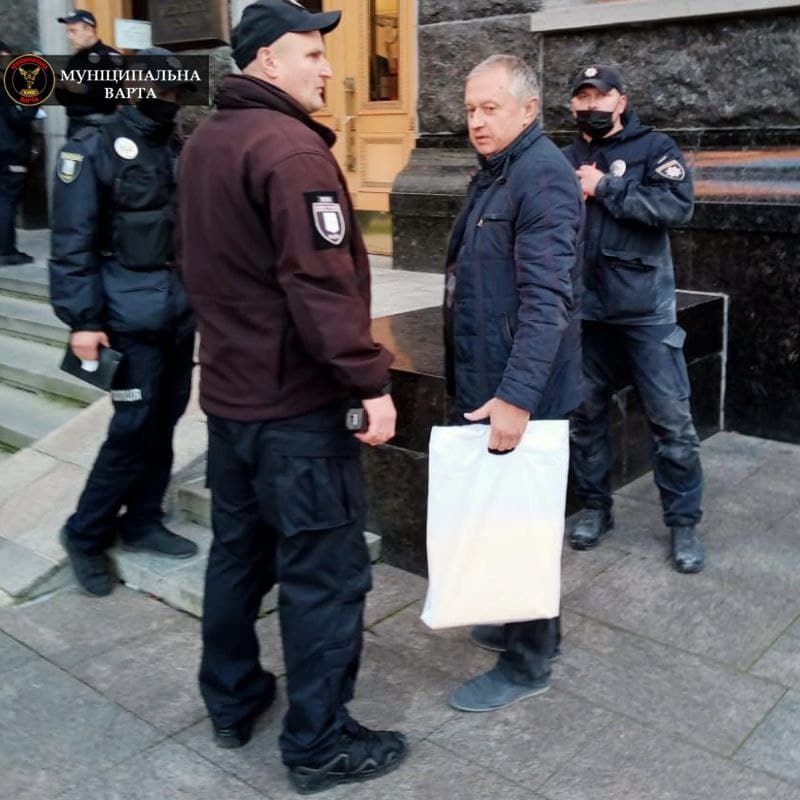 Украинец попытался сжечь себя в офисе Зеленского