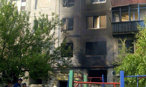 В Донецкой области в пятиэтажный дом попал снаряд