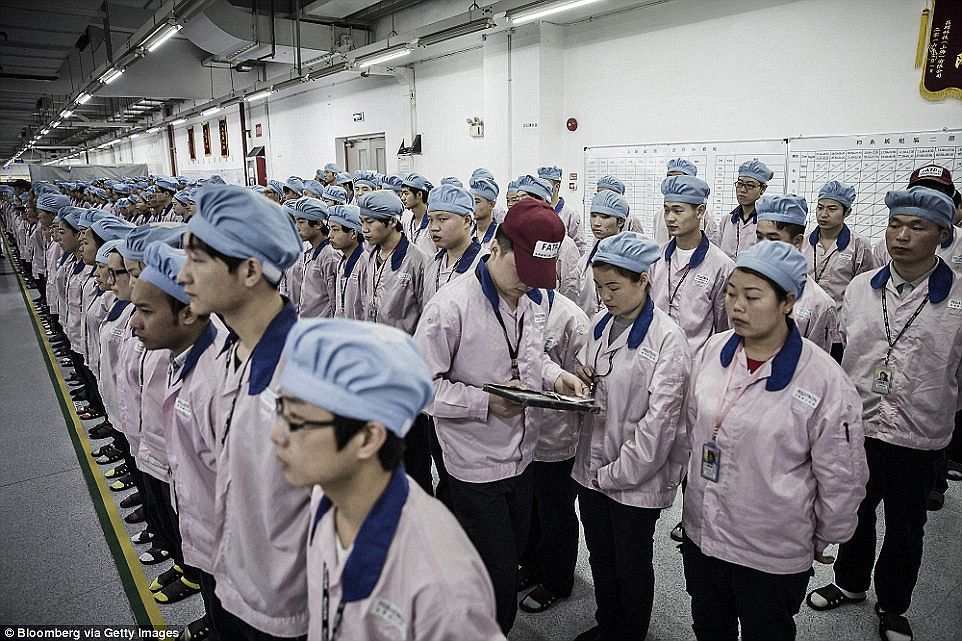 Daily Mail опубликовала фото ужасных условий жизни китайских сборщиков Apple