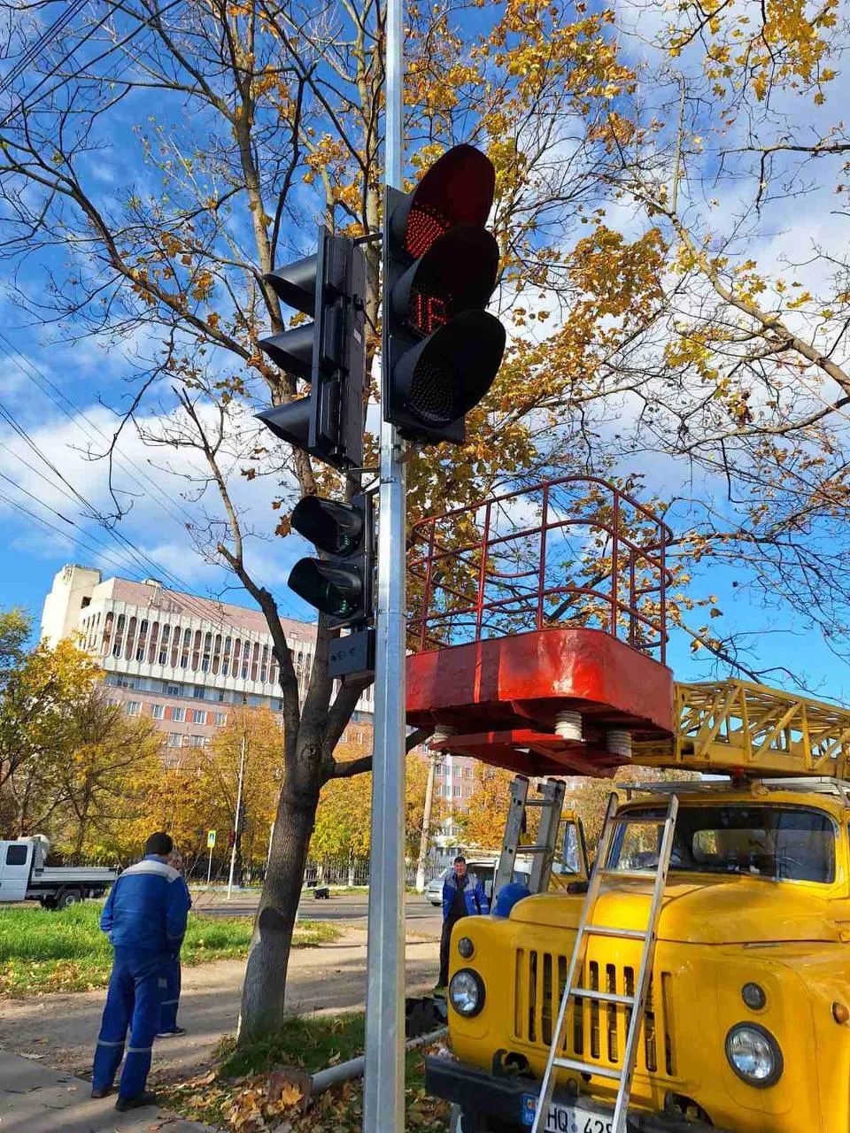 La o intersecție din Capitală au fost instalate semafoare noi