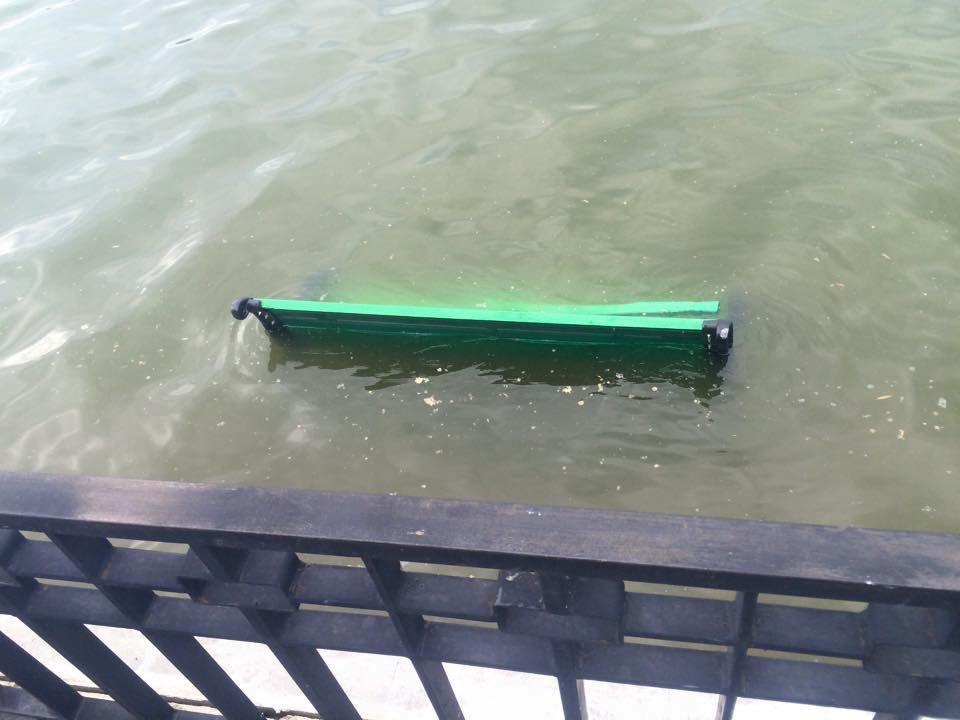 Băncile din parcul Valea Morilor, din nou ținta răufăcătorilor