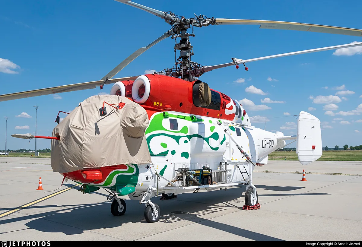 Un elicopter KA-32 care zbura de la Mărculești la Constanța a aterizat de urgență la Călărași