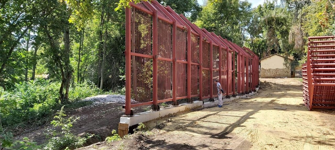 В ожидании посетителей в Кишиневском зоопарке обустраивают три больших вольера