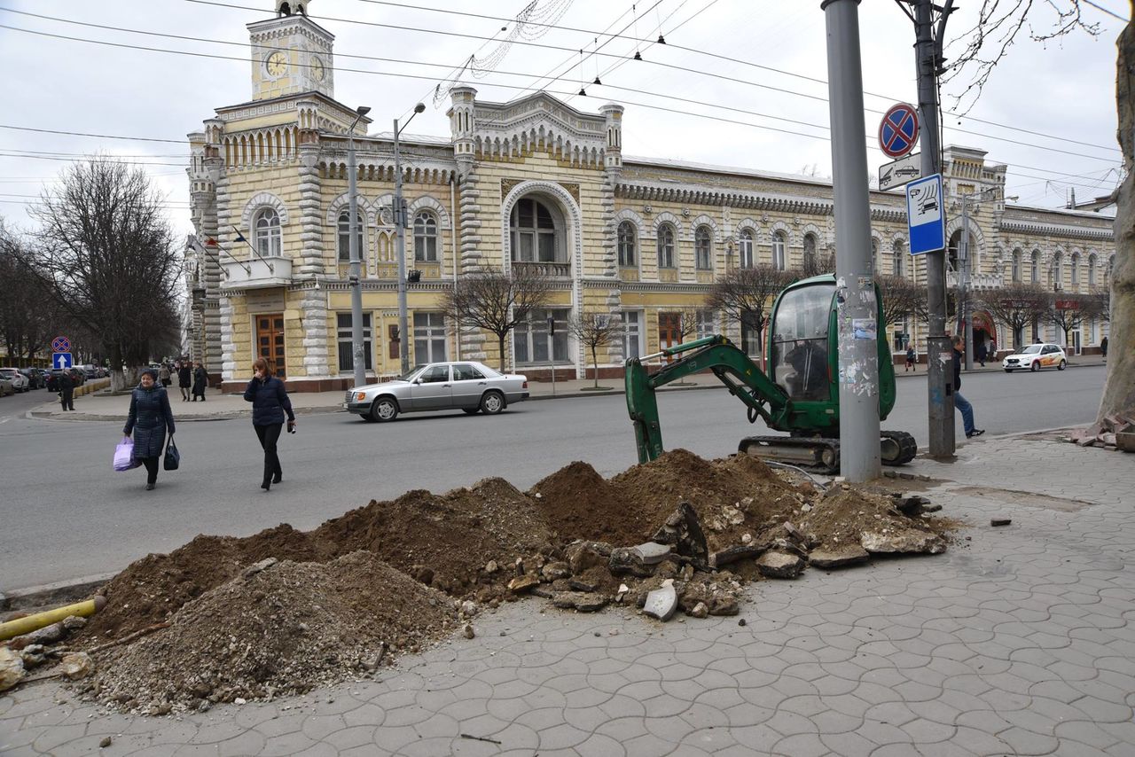 Кишиневцы иронизируют над очередной траншеей на бульваре Штефана чел Маре