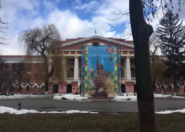 В Киевском военном лицее демонтируют памятник Суворову