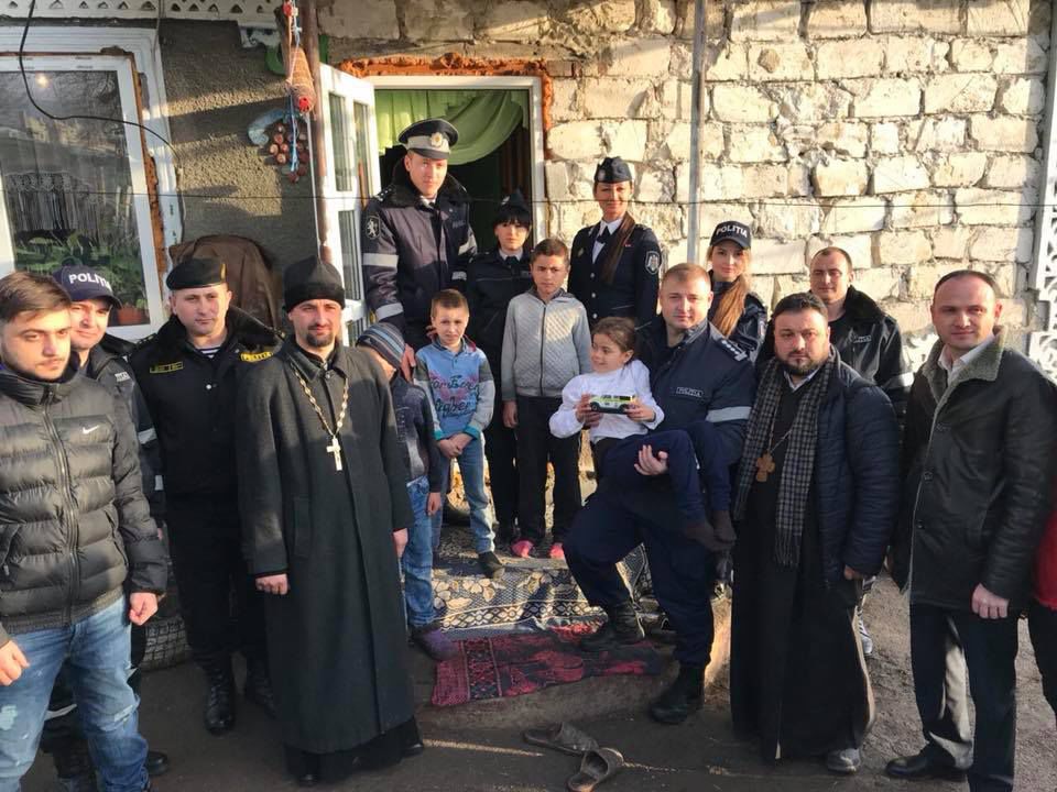 Caravana Poliției Naționale a pornit la drum: Peste 100 de familii o așteaptă