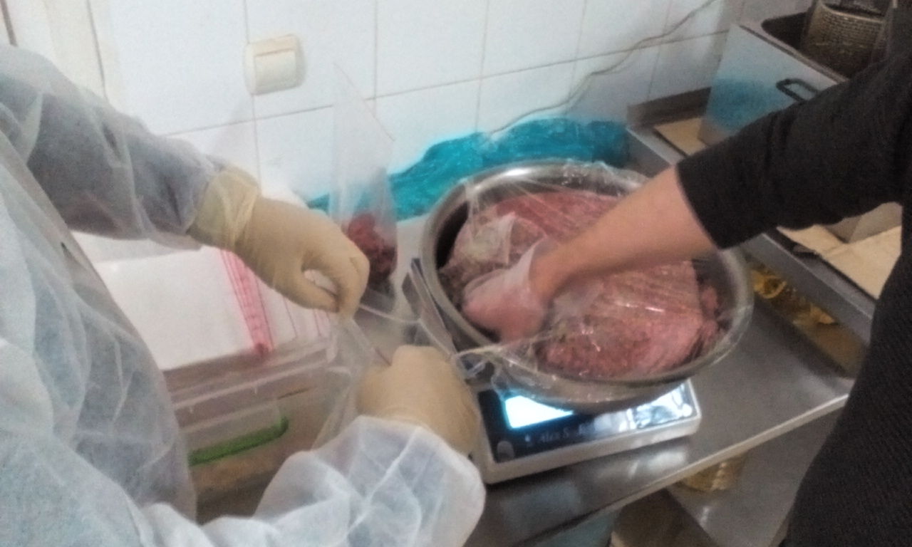Множественные нарушения обнаружены в ходе проверок заведений быстрого питания