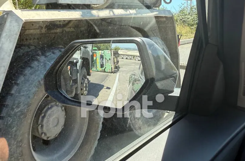 O autobetonieră s-a răsturnat la Stăuceni