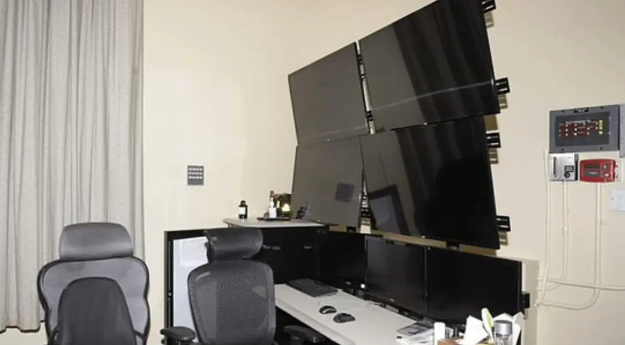 Au apărut imagini cu „camera de spionaj” din „Casa groazei” a lui Epstein