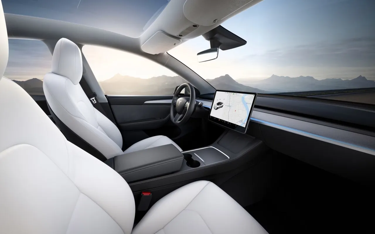 В Китае презентовали обновленный электрокроссовер Tesla Model Y 2024