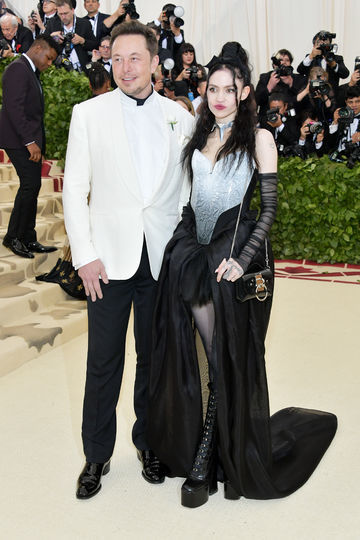 Илон Маск появился на балу Met Gala с новой девушкой
