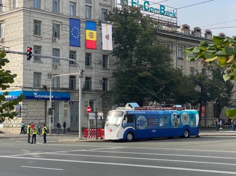 Примэрия организовала раздачу масок в центре Кишинева в День независимости