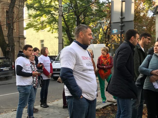 Журналисты протестуют перед Высшим советом магистратуры