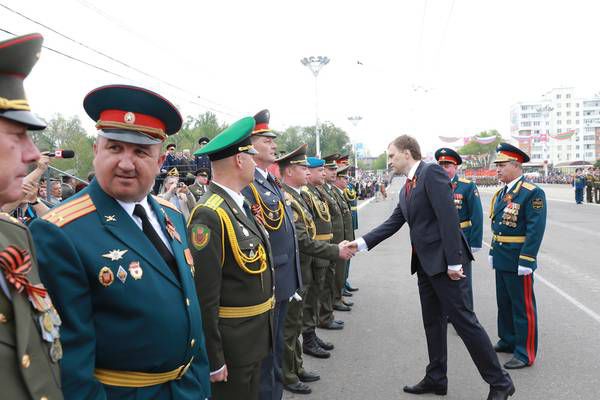 На военном параде в Тирасполе прошли российские военные