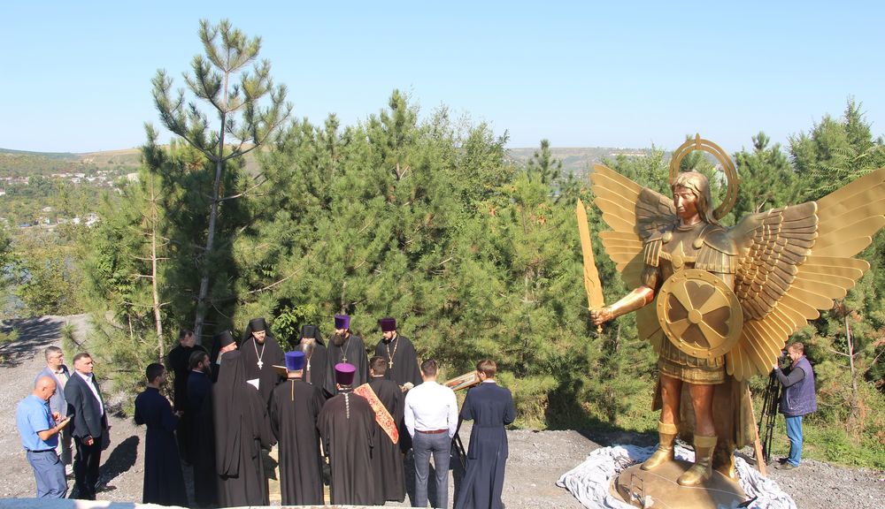В Рыбнице установили памятник Архангелу Михаилу