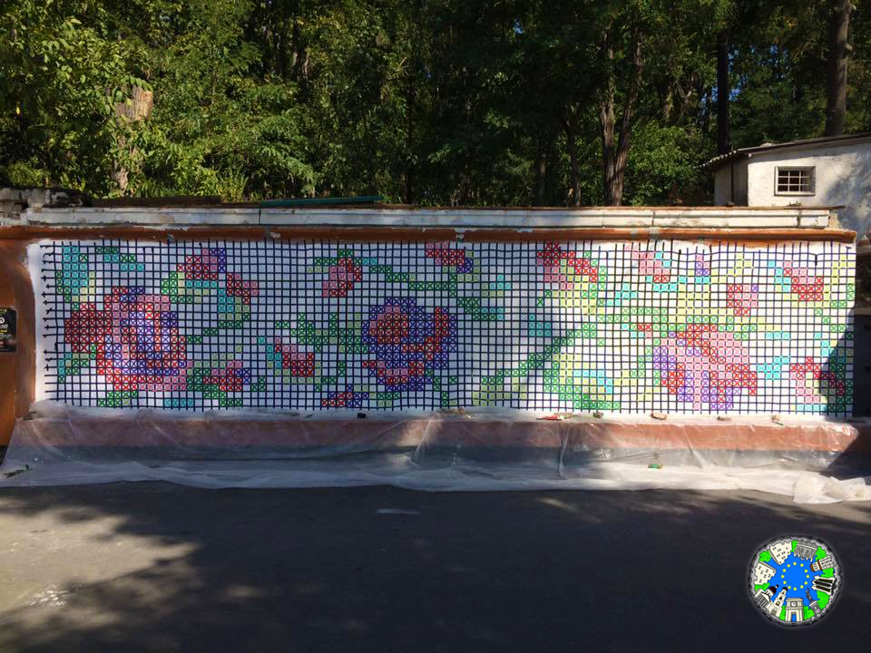 Pe fațada fostei berării din parcul Valea Morilor a apărut o broderie în stil tradițional