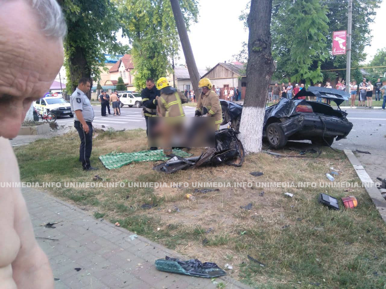 В Унгенах автомобиль врезался в столб, водитель погиб