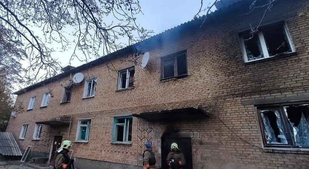 В Днепропетровской области Украины обстрелян жилой квартал: повреждены здания, автомобили
