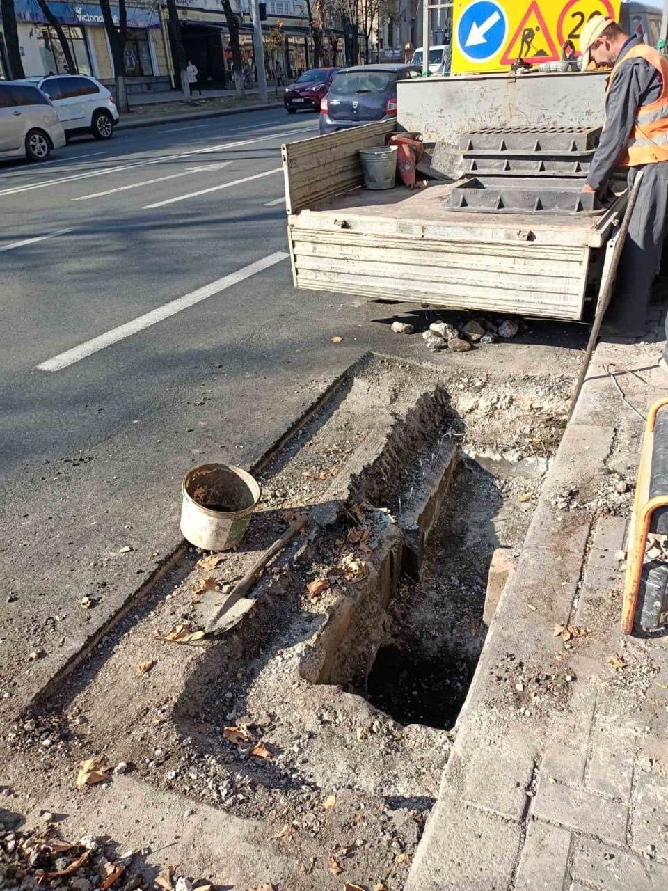 Возобновлены работы по ремонту и обустройству ливнёвок в центре столицы