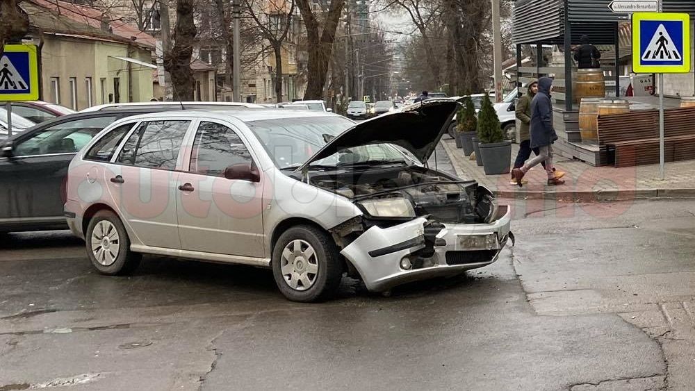 В центре Кишинева Bentley столкнулся со Skoda