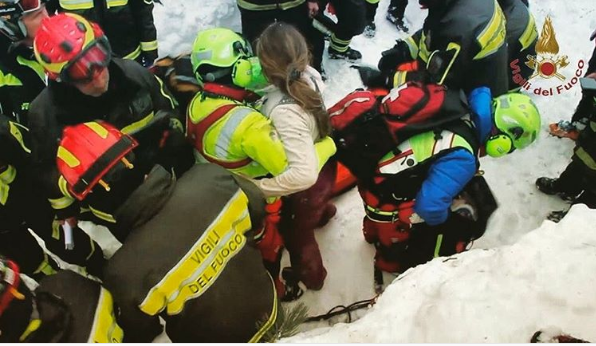 Numărul morților în urma avalanșei care a îngropat hotelul Rigopiano din Italia a ajuns la 21