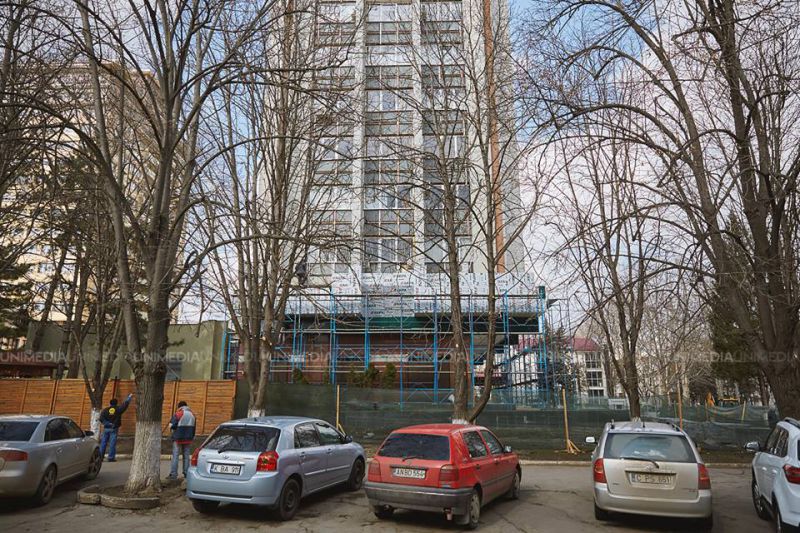 В Доме профсоюзов проводится ремонт и благоустройство территории