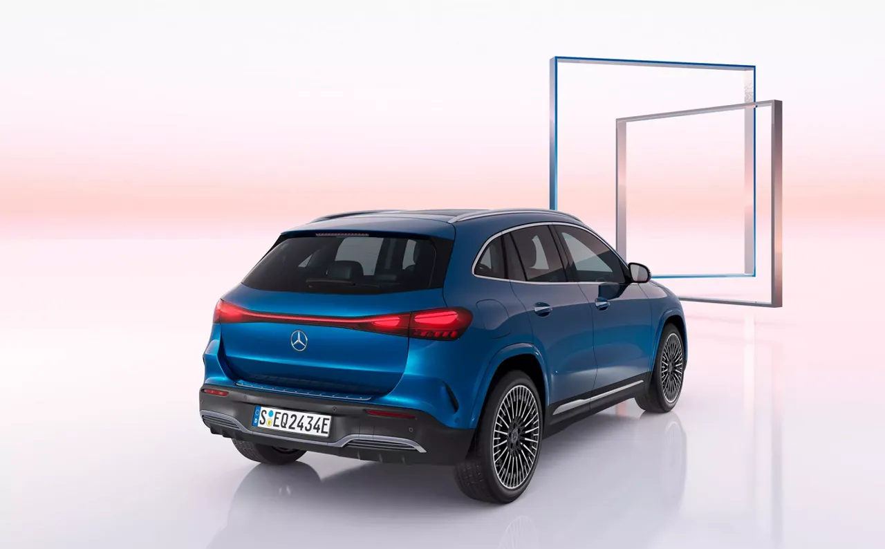Mercedes-Benz представил обновленные электрокроссоверы EQA и EQB