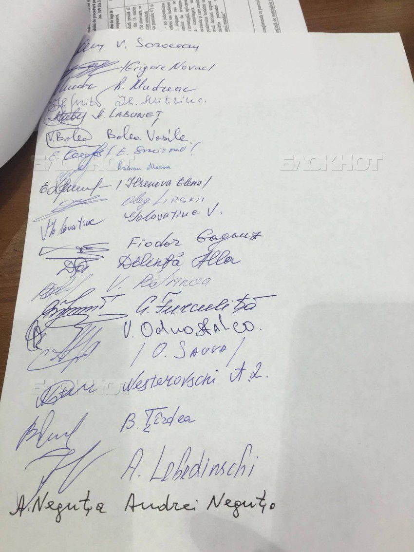 Игорь Додон представил проект по вынесению вотума недоверия правительству Филипа