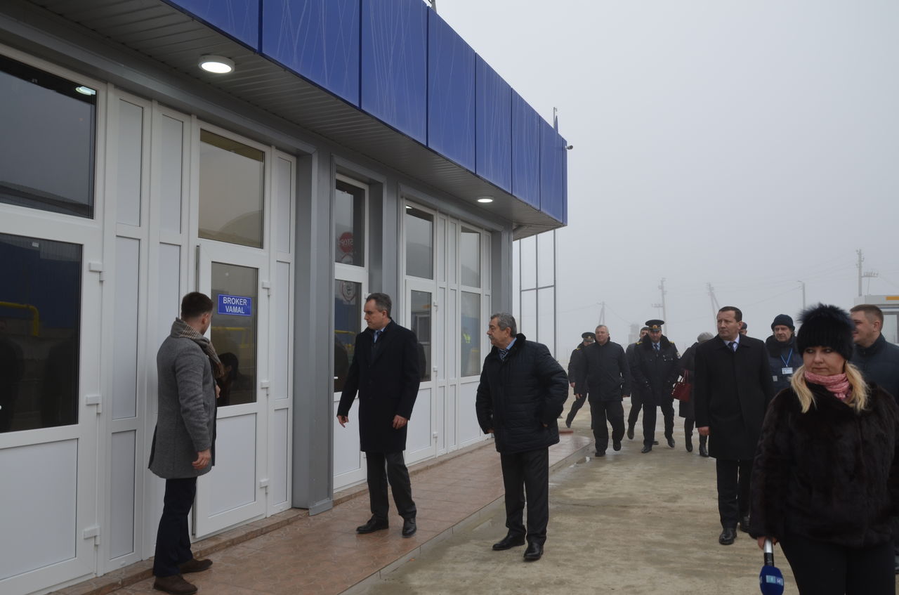 В Атаках открыли новую зону таможенного контроля для грузовиков