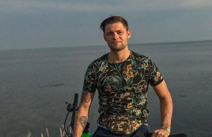 Родные и друзья размещают в Сети фотографии погибших в авиакатастрофе ребят