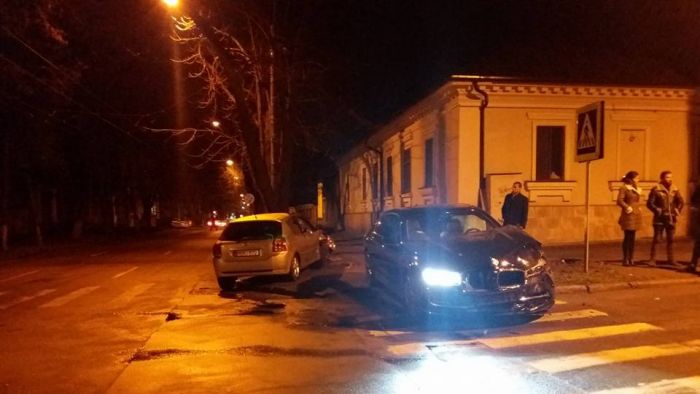 Автоледи попала в больницу после ДТП с BMW в центре столицы