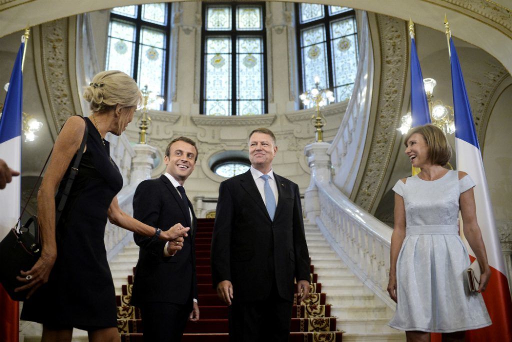 Primele Doamne ale Franței și României s-au întâlnit la București. S-au întrecut în eleganță