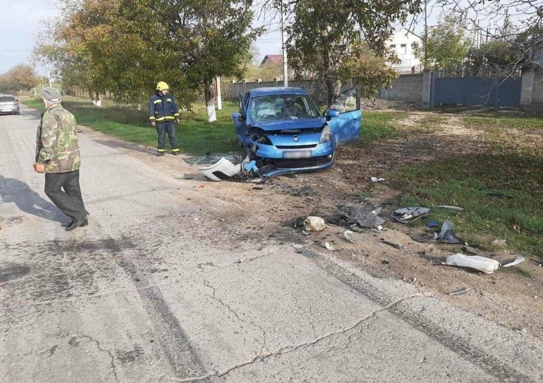 В Криулянском районе в ДТП попали два Renault: пострадали оба водителя