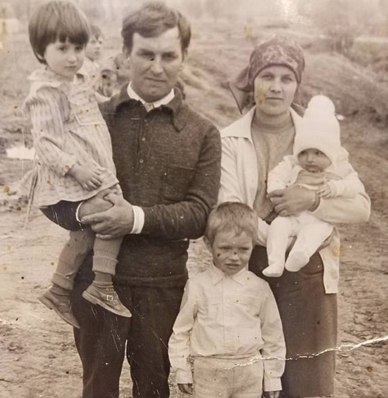 Родители воссоединились с дочерью, которую перепутали в молдавском роддоме