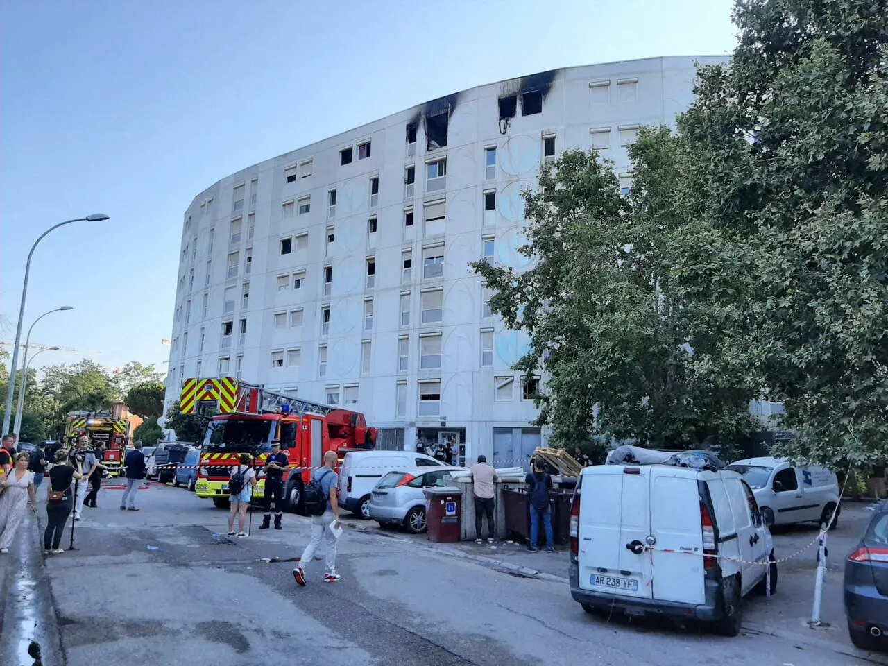 В многоквартирном доме в Ницце произошел пожар: подозревают поджог