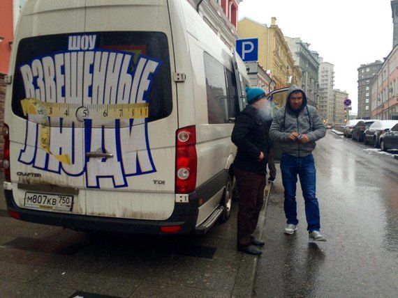В Москве избирателей привозят на автобусах и платят им деньги