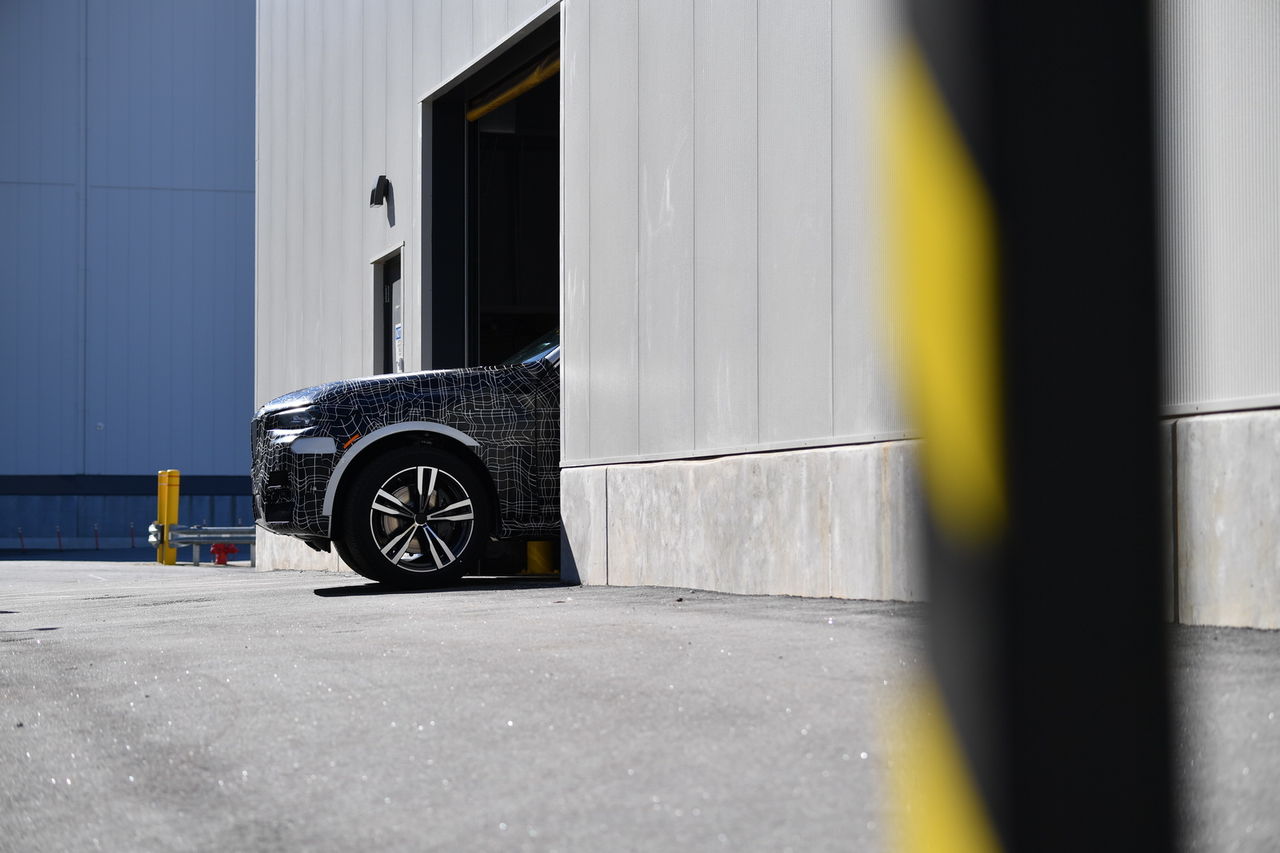 Gigantul BMW X7 e pe drum. Primele prototipuri au fost deja construite