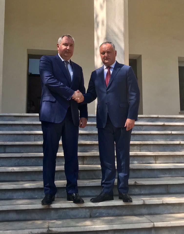 Dodon s-a întâlnit cu Rogozin, cerând prietenilor ruși să răspundă cu înțelepciune la acțiunile nesăbuite ale Chișinăului