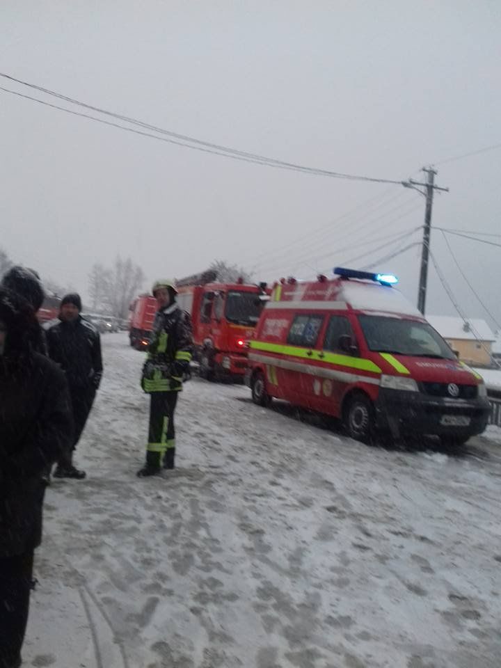 Microbuz cu moldoveni, răsturnat în România: 2 morţi și 5 răniți
