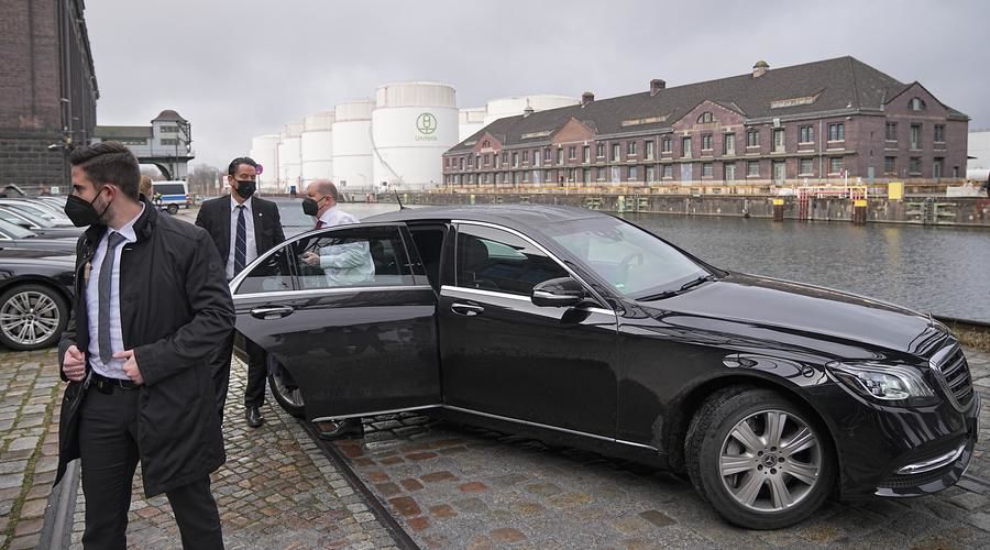 Новый канцлер Германии Шольц пересел на бронированный Mercedes-Benz