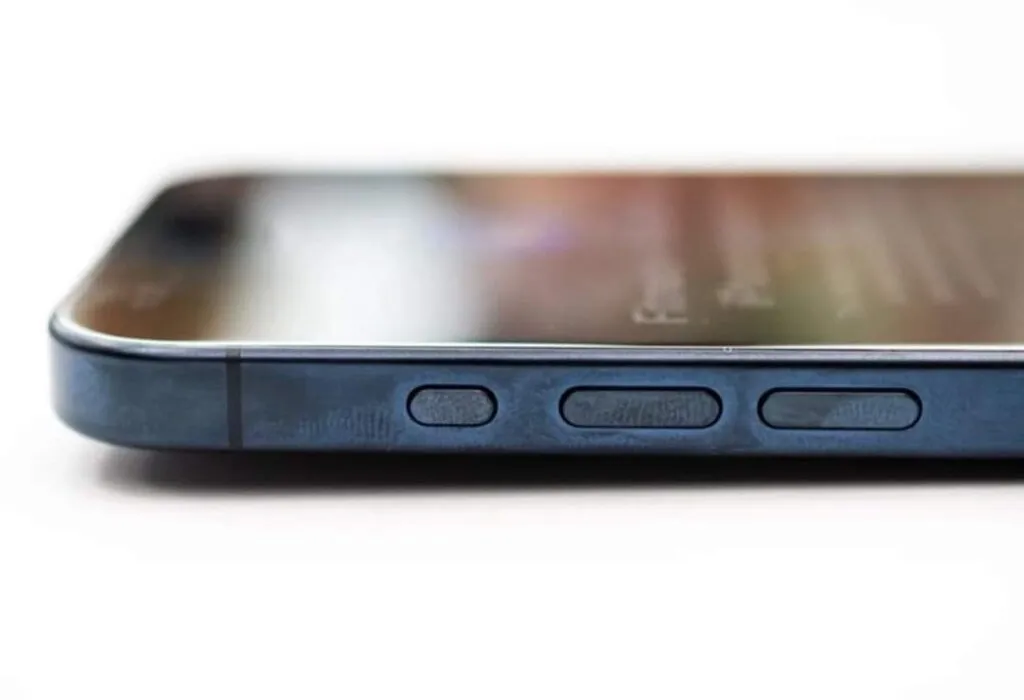 Apple признала проблему изменения цвета корпуса нового iPhone