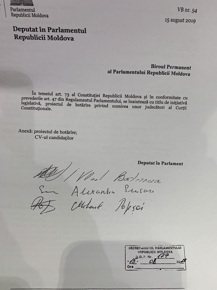 Филип выразил недовольство выдвижением Маноле и Пулбере на пост судьи КС