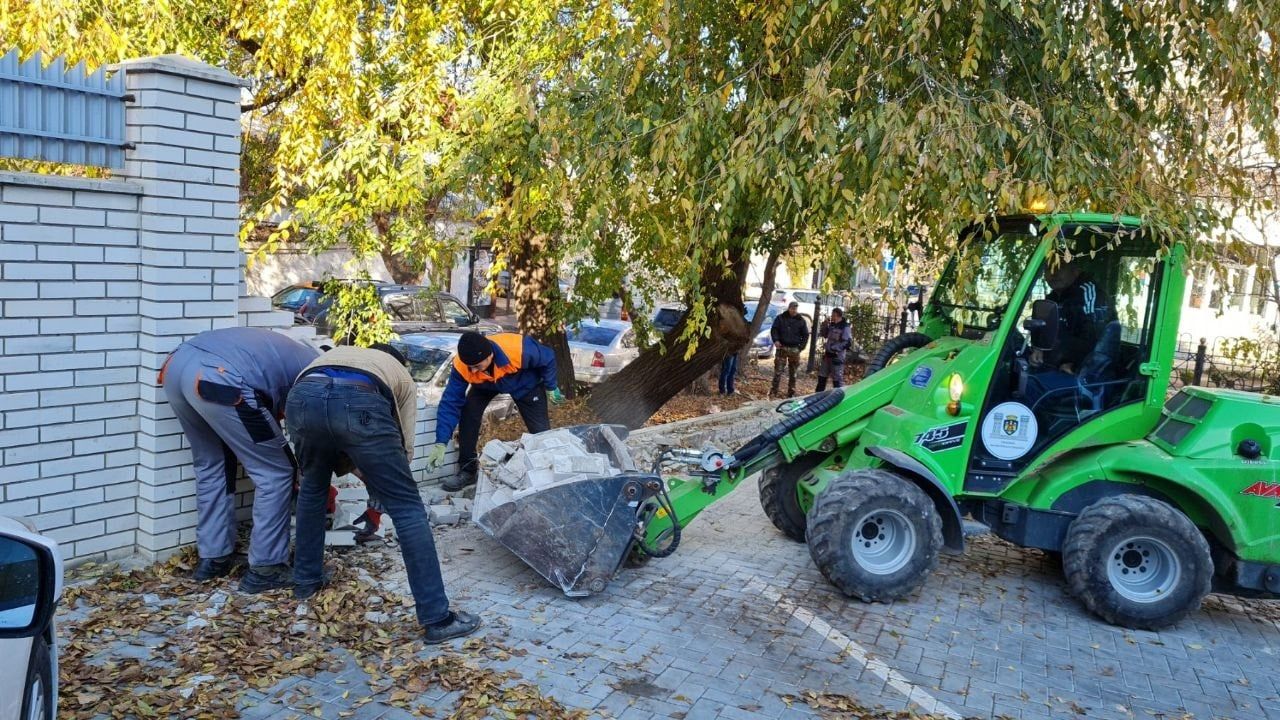 На участке, незаконно занятом экономическим агентом, обустроят парковку