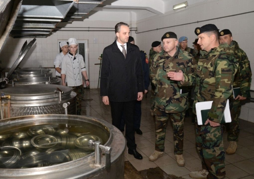 Новый министр обороны посетил воинскую часть в Кагуле