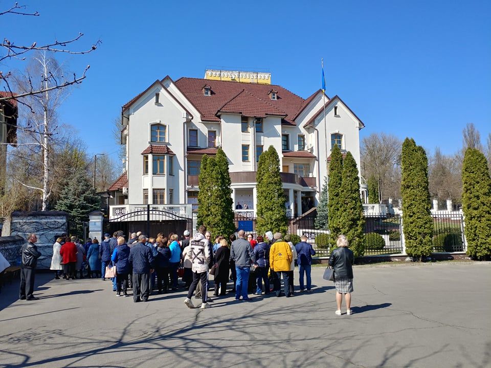 Голосующие в Молдове украинцы рассказали, чего ждут от выборов