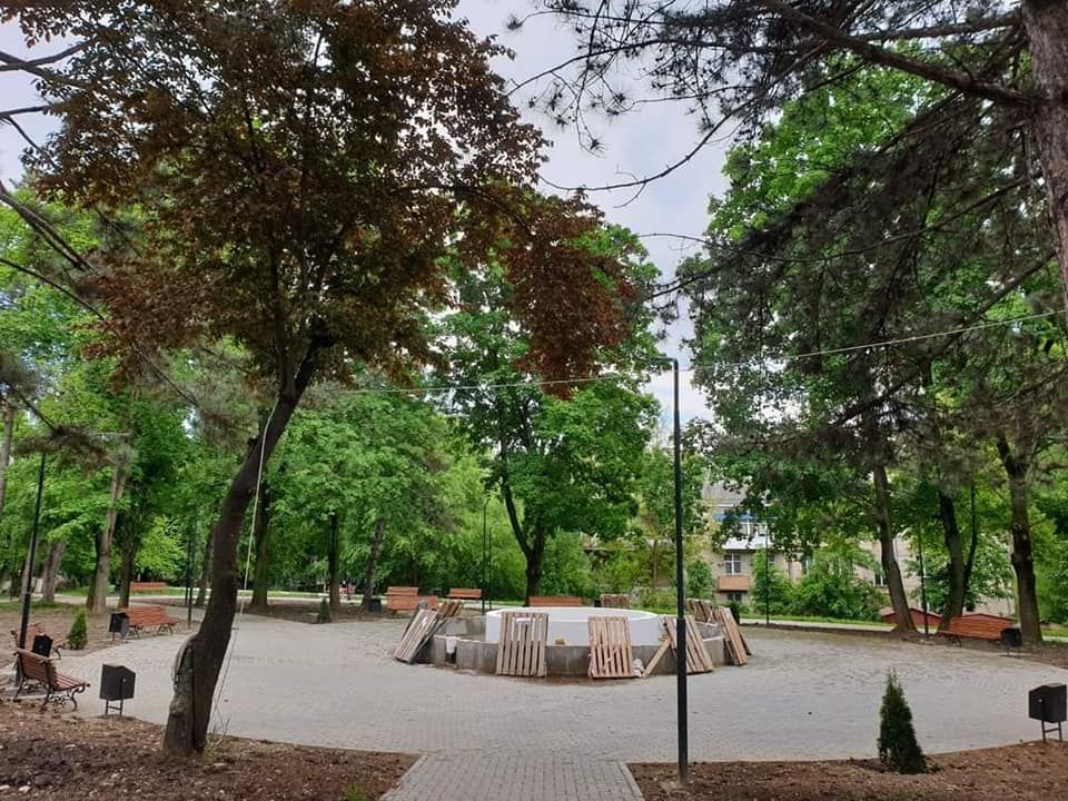 Работы по обустройству сквера на улице Николае Димо идут полным ходом