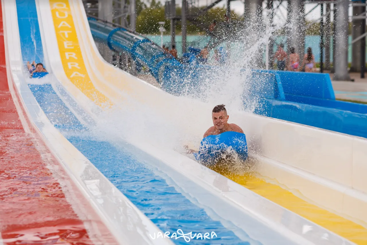 Vara Vara Aquacity: Лови волну