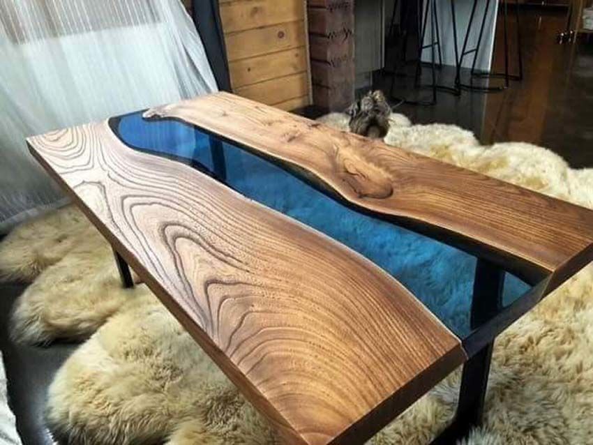 Прикованный к коляске мужчина из Молдовы создает уникальные 3D-столы из дерева и стекла