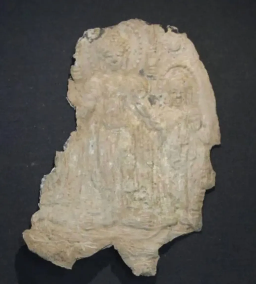 В Таиланде рабочие нашли клад с золотом под 1300-летней статуей Будды