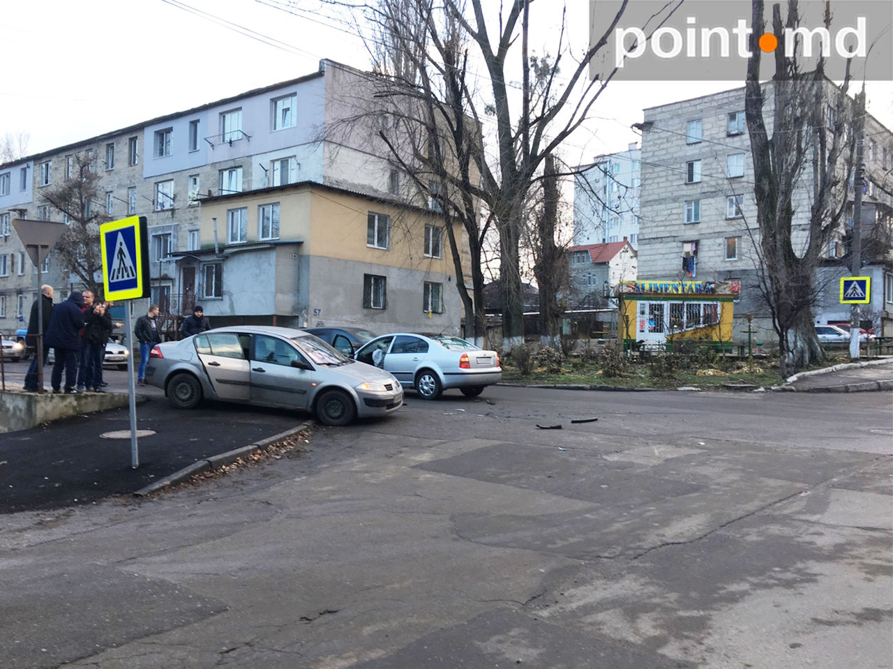 Accident la Buiucani: Doi șoferi nu au putut împărți o intersecție. Momentul impactului